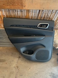 фото thumb №1, Обшивка двері задня jeep grand cherokee wk2