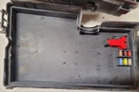 Коробка предохранителей volvo v50 mw 8688040 2.0l дизель 100kw 2006 Киев, фото thumb