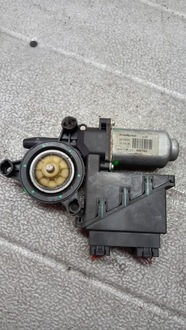 фото thumb №4, Моторчик левый перед vw polo 1.2b 03r