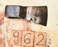 Ориг. Старинный кованый топор топорище 0,85 кг