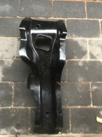 фото thumb №1, Volvo xc90 кронштейн лівий лонжерон перед 8625343