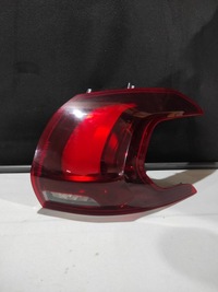 фото thumb №1, Peugeot 2008 i лампа правий задня 9814745980