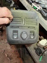 фото thumb №1, Решётка впуск воздуха citroen ds5 оригинал подлокотник