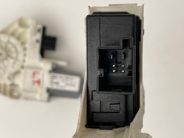 фото thumb №5, Двигунчик скла audi a4 правий лівий зад 8k0959811