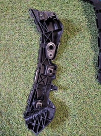 фото thumb №6, Mazda оригинальный номер db5j502j1 направляющая кронштейн бампера