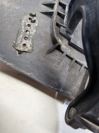 фото thumb №6, Заглушка кронштейн распылителя левая audi a5 8t 8t0955635 8t0807787