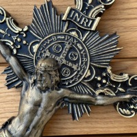 Крест на стене церкви Св. Бенедикт, дуб, 50 см.