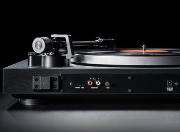 Проигрыватель проигрывателей DUAL CS 518 С ПРЕДУСИЛИТЕЛЕМ ORTOFON 2M RED BLACK CARTRIDGE