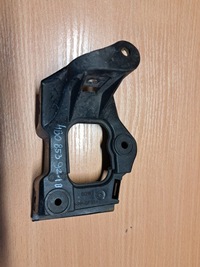 фото thumb №1, Напрямна кронштейн поріг audi a6 c5 ліва праве