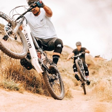 Ochraniacze RACER MOTION KNEE D30 Zippe L