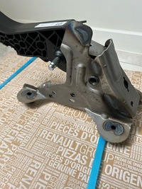 фото thumb №3, Педаль сцепления renault оригинальный номер 465036ua5d