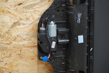 фото thumb №8, Панорама люк ролета 06702661380 maserati levante trofeo 19-