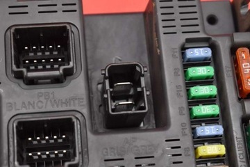 фото thumb №9, Коробка предохранителей bsi 9663798180 peugeot 308 i t7 1.4 vti 95 km 07-11