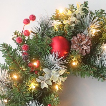 Wieniec bożonarodzeniowy z diodami LED, wisząca girlanda z sosną 40cm