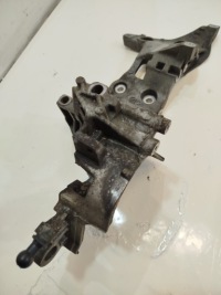 Купить Кронштейн генератора audi a3 8v 2.0 tdi crb 04l903143b cała !, фото thumb