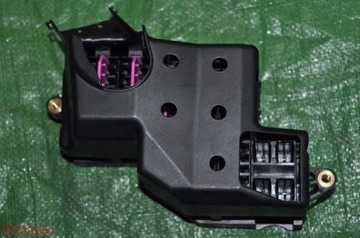 фото thumb №8, Коробка запобіжників vw touareg рестайлінг 7p0941828a