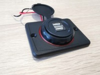 2xUSB зарядное устройство плоского монтажа, ПОДСВЕТКА 12/24В 3,1А