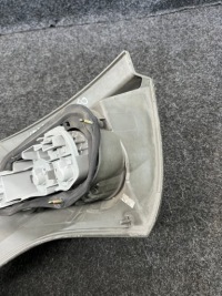 фото thumb №10, Toyota corolla verso рестайлинг фара правое зад oem номер европа