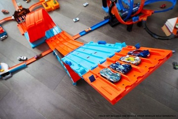 Набор Hot Wheels Track 3в1 гоночная коробка GKT87