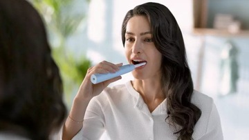 Зубная щетка Philips Sonicare 2100 Blue Sonic входит в комплект.