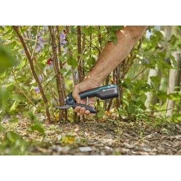 Аккумуляторные секаторы Gardena AssistCut USB 12222
