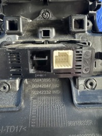 фото thumb №11, Решётка воздуховод usb туннеля среднего renault megane v e-tech