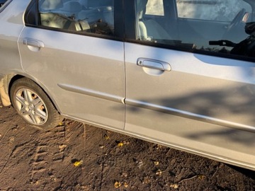 фото thumb №1, Honda city iv дверь правый зад задние стекло 02-08r nh-700m nh700m