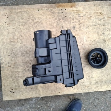 фото thumb №7, Toyota hilux vii 7 2015- 2016-24 корпус фильтра воздуха верх dół основание