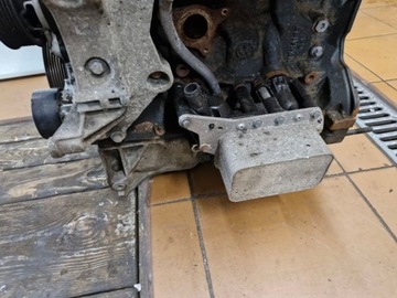 фото thumb №7, Renault trafic 3 iii vivaro b 1.6 блакитний hdi e-hdi двигун стійка r9mh413