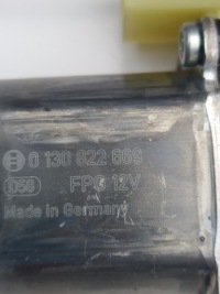 фото thumb №6, Двигунчик підйомника скла ліве зад - audi a4 b9