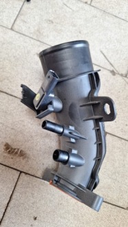 фото thumb №1, Труба повітрозабірник повітря renault kadjar lift 1.3 tce 165767385r