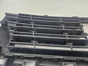 фото thumb №15, Peugeot 308 ii t9 рестайлинг 2017 - решётка средняя бампера перед радар