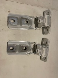 фото thumb №1, Петлі кришки bmw x1 f48