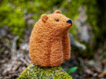 Zestaw kreatywny do nauki filcowania dla dzieci - miś 10cm Agna Wool Art