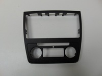 фото thumb №1, Рамка радио консоли skoda yeti 5l0858069h