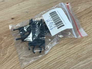 фото thumb №11, Клипсы левый правый набор ремонтный люк 18069 j do e39 e46 e53 e83