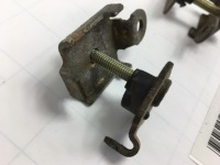 фото thumb №8, Кронштейн датчиков przy wahaczu od подголовников 1295401144 w124 cabrio a124