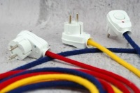 белая вилка с выключателем и диодной лампой ретро-лампа лофт