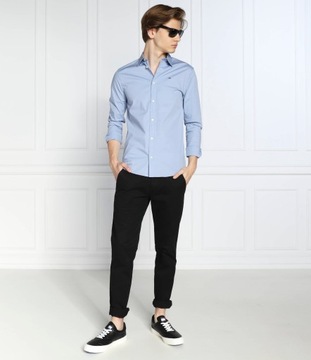 синяя мужская рубашка, элегантная мужская рубашка, джинсы Tommy Hilfiger Slim