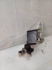 фото thumb №7, Кронштейн направляющая роликовая дверь раздвижных правый bok nissan nv200 09-