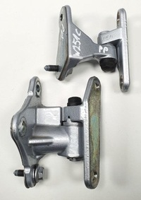 фото thumb №1, Петлі двері правий перед mercedes r-kl w251 пара