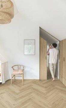 Виниловые панели QUICK-STEP с подложкой «елочкой» Ботанический Бежевый cl33 0,79м2