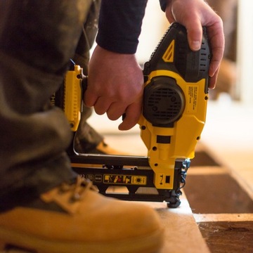 Гвоздезабиватель 18 В 16GA 2x2 Ач STANLEY FATMAX FMC792D2