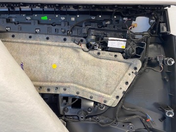 фото thumb №10, Vw touareg iii r-line обивка боковина дверь правый зад 760867212j кожа