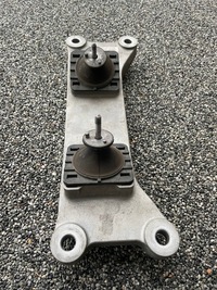 фото thumb №1, Кронштейн коробки alfa romeo giulia qv