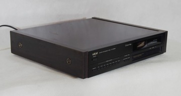 Akai AT-M659 хороший тюнер, бока деревянные.