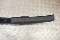 фото thumb №7, Молдинг декоративная багажника toyota yaris _p21_ 64716k0020 1.5l hybrid 85kw