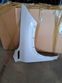 фото thumb №1, Mercedes 247 eqa крила правий