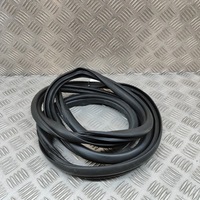 фото thumb №6, Toyota yaris cross 2022 ліва сторона гумовий прокладка двері задніх