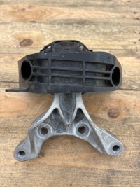 фото thumb №1, Peugeot 2008 ii 1.2 thp подушка кронштейн двигателя 243248